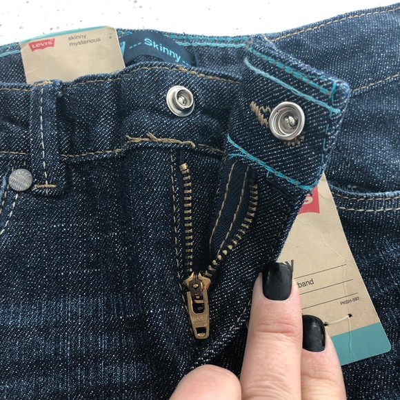 PENDING - Levi’s ripped skinny jeans size 6 NWT - Picture 7 of 8